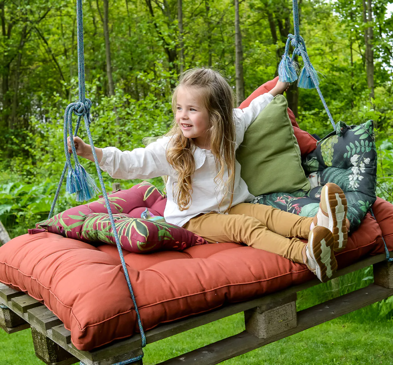 Decoratie voor je tuin kopen: hangmat, buitenkleed of een beeld? | Tuincentrum Kolbach in Rijswijk