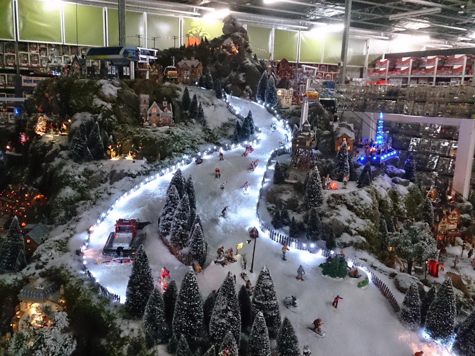 Leuke kersthuisjes koopt u bij de kerstshow van Tuincentrum Kolbach in Brabant Leuke kersthuisjes koopt u bij de kerstshow van Tuincentrum Kolbach in Brabant