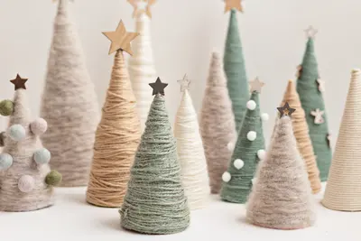 Kerst buiten de lijntjes: alternatieve kerstboom maken met de kids!
